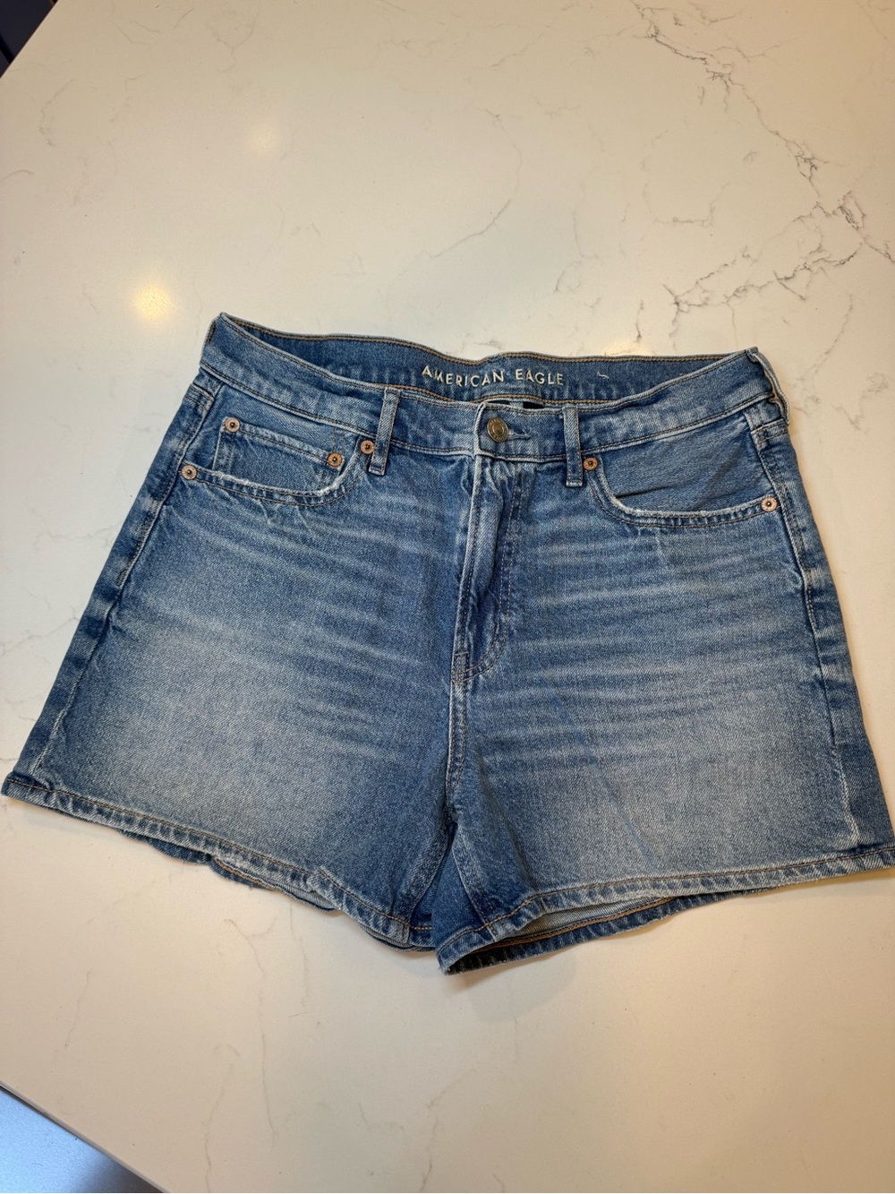 AE Strigid Super High-Waisted Relaxed Denim Short - Picture 2 of 9